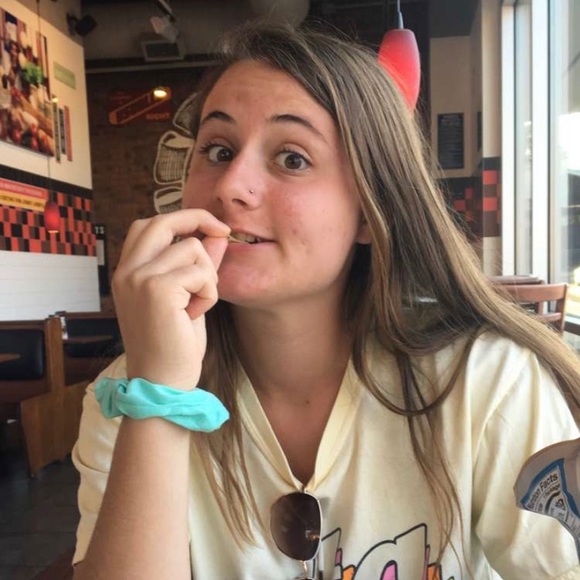 Meet your Posher, Annabelle - Picture 1 of 1